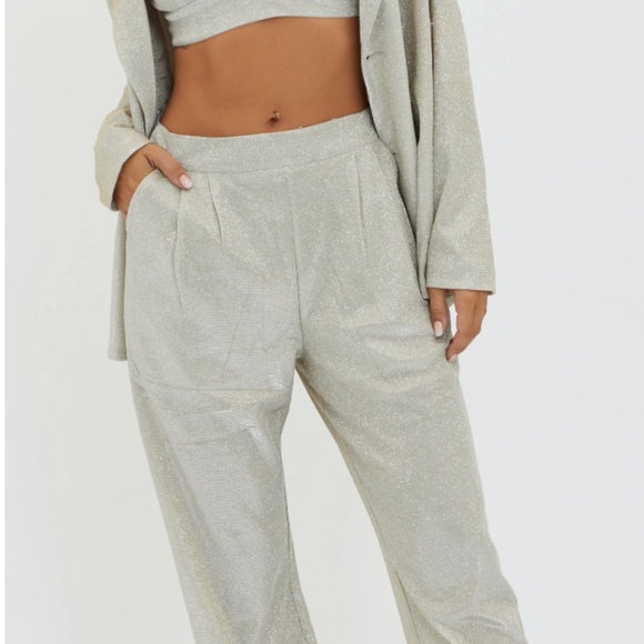 Le Lis Suit Set - Picture 3 of 15